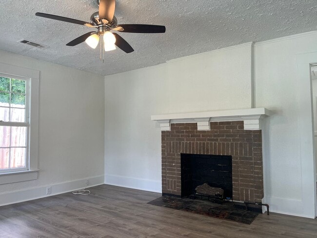 Building Photo - Spacious 2bd/1.5ba Home Minutes From W Midtown!