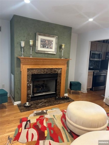 Building Photo - 302 Grand Ridge Dr