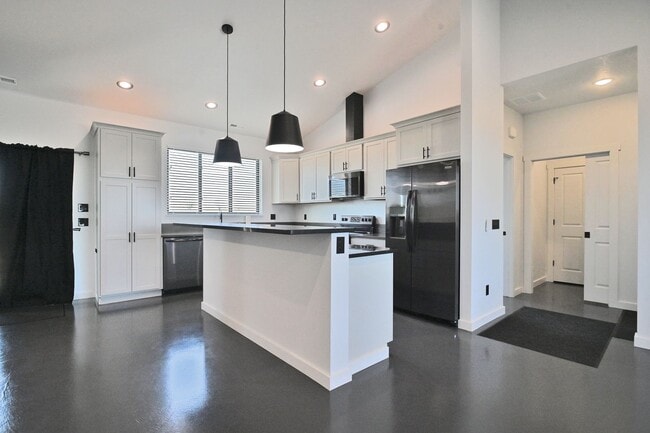 Building Photo - 1495 Oxbow Dr