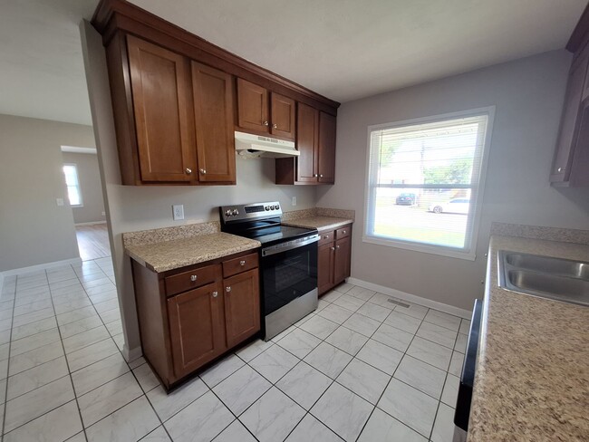Building Photo - 3303 Candlewood Dr