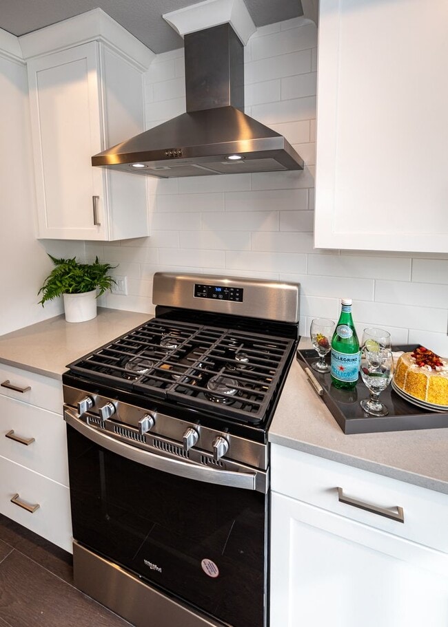 Building Photo - Luxury Executive Westside Townhouse with E...