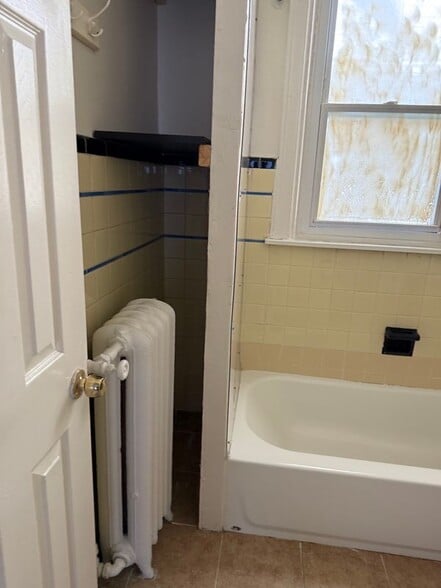 Building Photo - 103 Burhans Ave