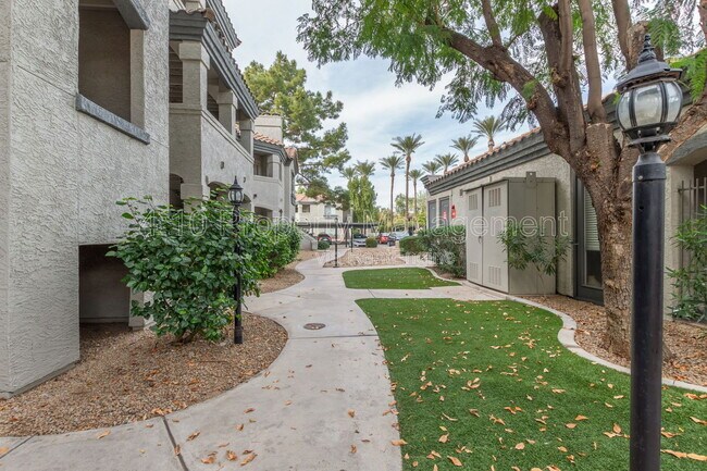 Building Photo - 15095 N Thompson Peak Pkwy