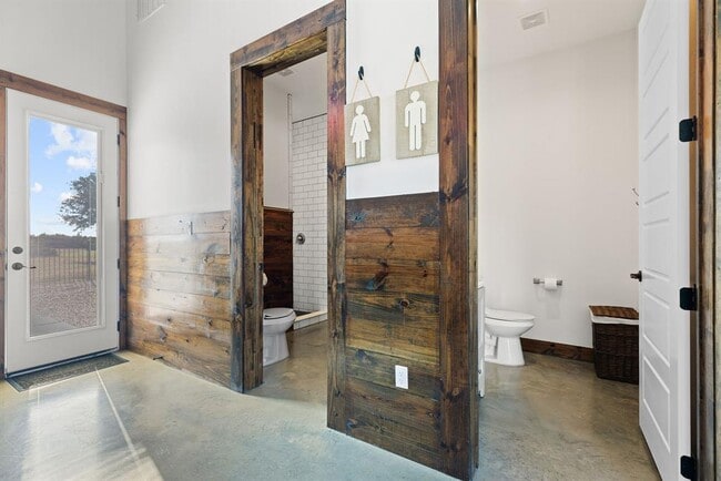 Building Photo - 1124 County Rd 301