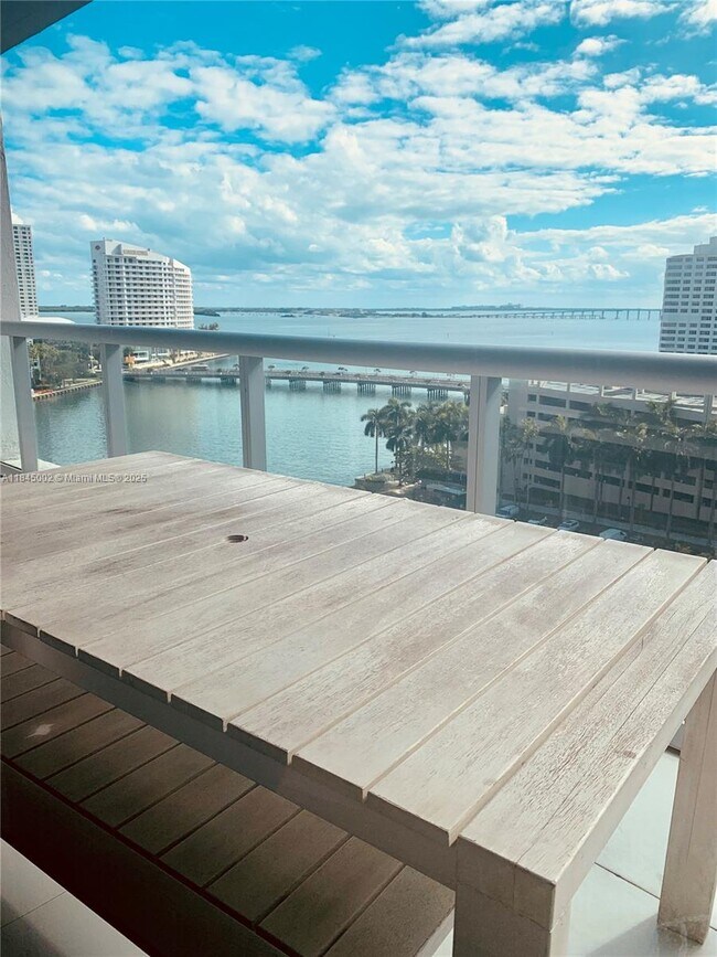 Building Photo - 495 Brickell Ave
