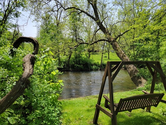 Building Photo - 198 Bryans Rd