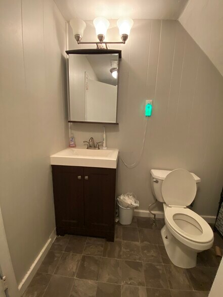 Building Photo - 56 Winship St