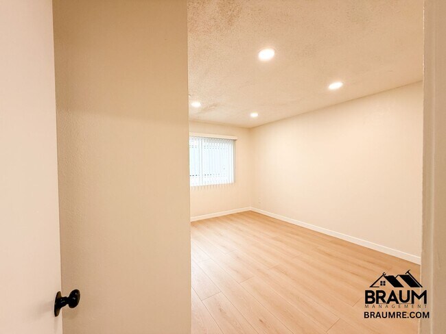 Building Photo - 4636 Laurel Canyon Blvd