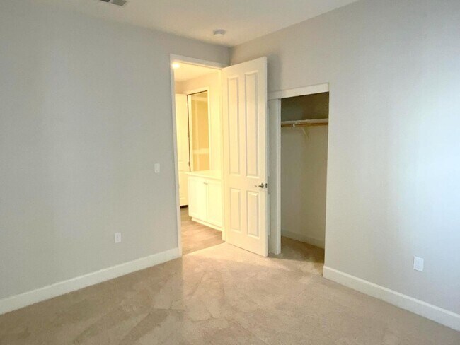 Building Photo - 4807 Valerio St