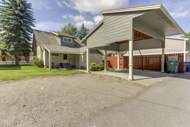 Carport and large gravel parking for up to 3cars. - 717 E Lakeside Ave