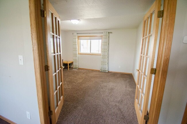 Building Photo - Fantastic NW Rochester home with great updates!