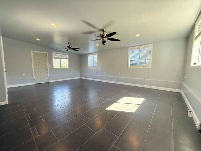 Building Photo - 6660 Charlesworth Ave