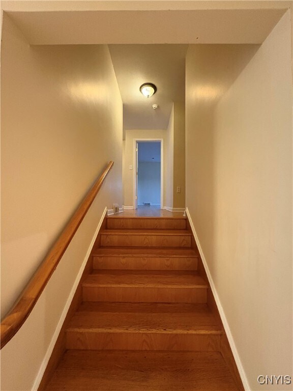 Building Photo - 215 Locksley Rd