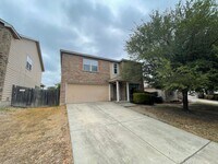 Building Photo - LOTS OF SQUARE FOOTAGE IN THIS 4 BEDROOM H...