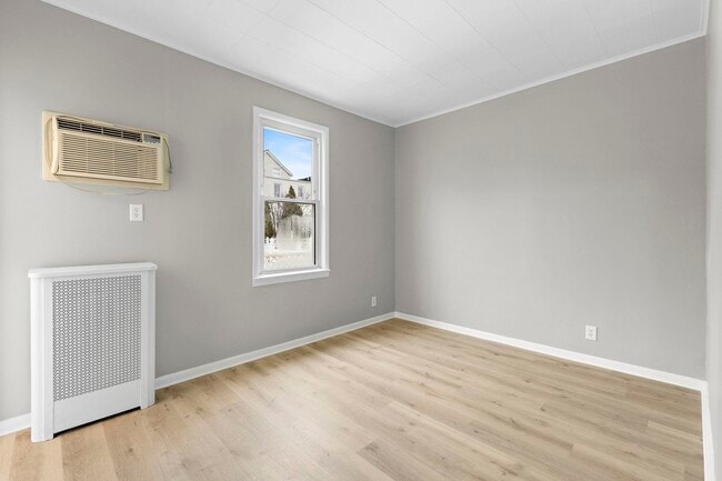 Building Photo - 736 2nd St