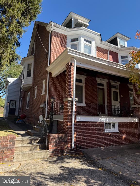 Building Photo - 33 E 4th St