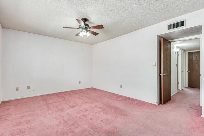 Building Photo - 1432 S Oracle