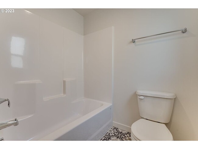 Building Photo - 3-Bedroom 2-Bathroom home close in Springf...