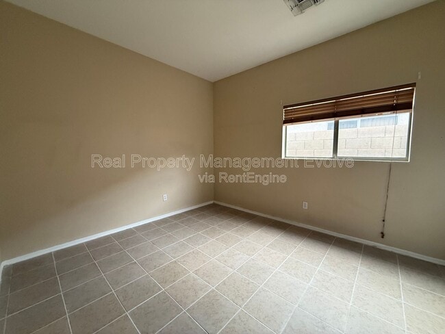 Building Photo - 9559 W Monte Vista Rd
