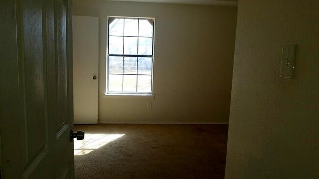 Building Photo - 812 Quinette Dr