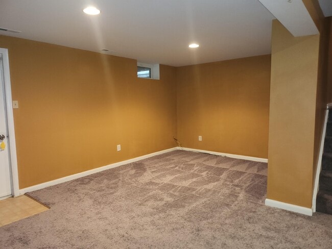 Building Photo - 8212 Londonderry Ct