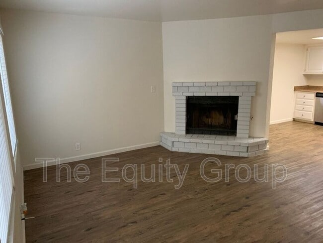 Building Photo - 3912 W Meadow Ave