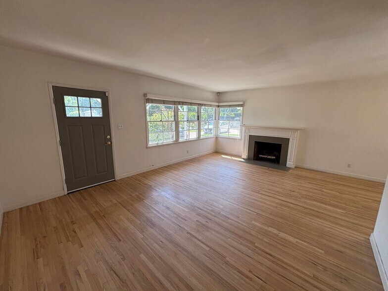 Building Photo - Bright 2-Bedroom Valley Village Home with Large Backyard, Central A/C & Private Driveway — $3,995...