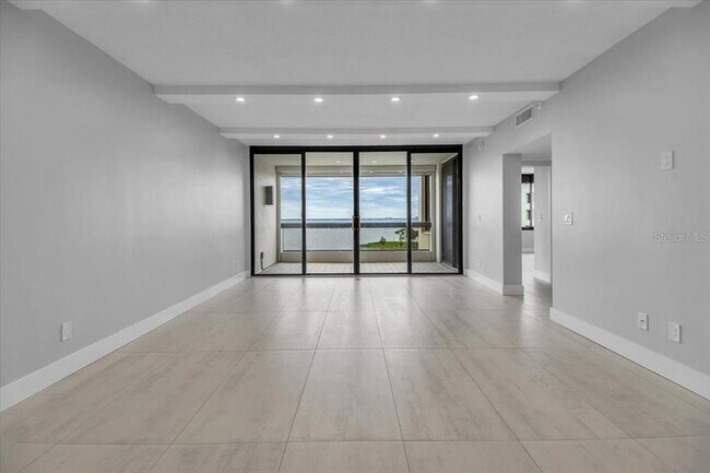 Building Photo - 2020 Harbourside Dr