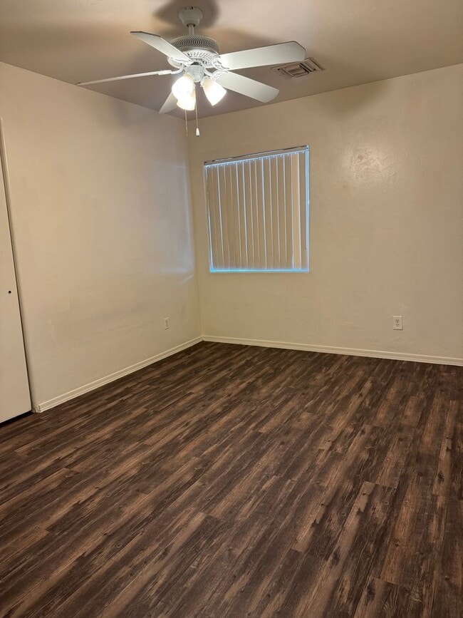 Building Photo - 4046 E Fairmount St