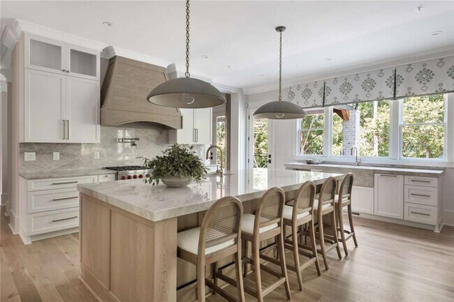 Building Photo - 402 Timberview Trail