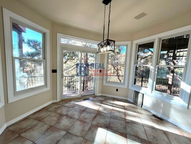 Building Photo - 2645 Rossmere St