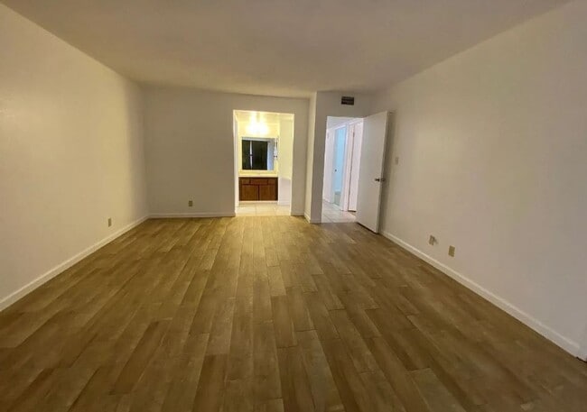 Building Photo - NE home for Rent – Spacious 3 Bedroom, 2 B...
