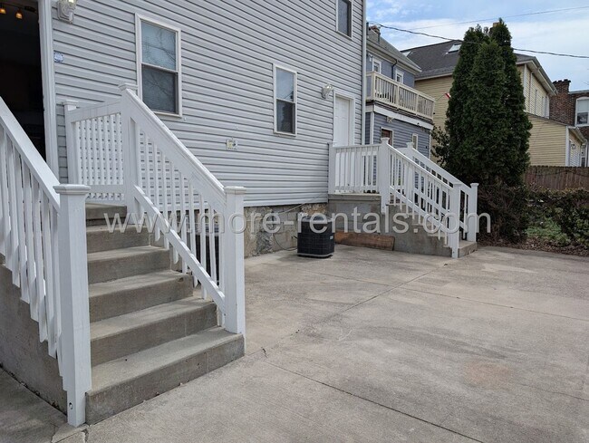 Building Photo - 1523-1525 Summit St