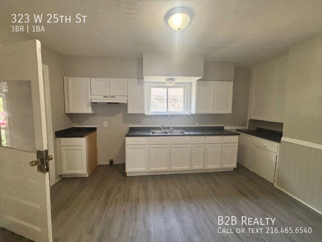 Building Photo - 323 W 25th St