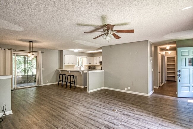 Building Photo - Lake DeSoto Area | Home |Unfurnished