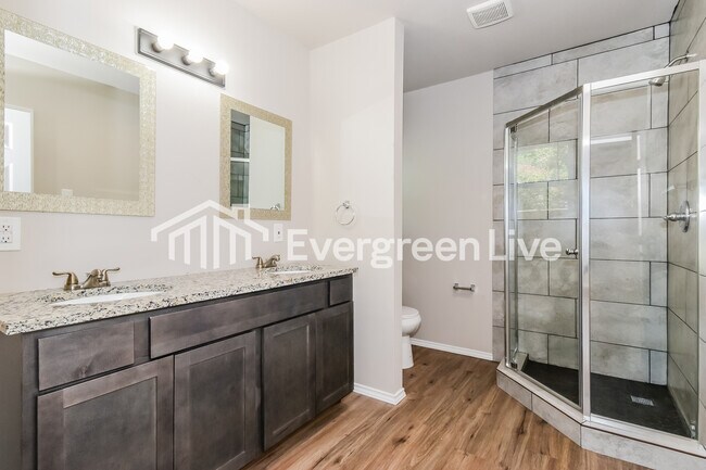 Building Photo - 3504 Hilton Dr