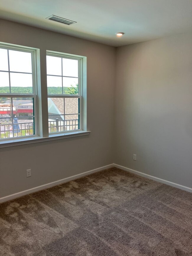 Building Photo - Beautiful lakefront living in Sherrils Ford