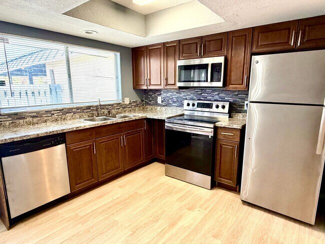 Building Photo - 2203 Silver Pines Pl
