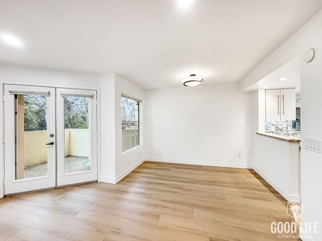 Building Photo - Charming 2BD/2BA Condo in Hillcrest W/ W/D...