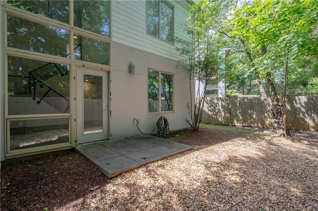 Building Photo - 1338 Rietveld Row NW