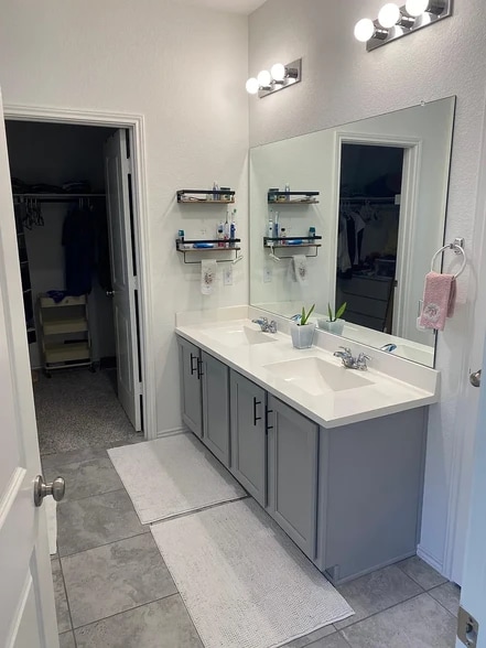 Building Photo - 10406 Bramble Berry Dr