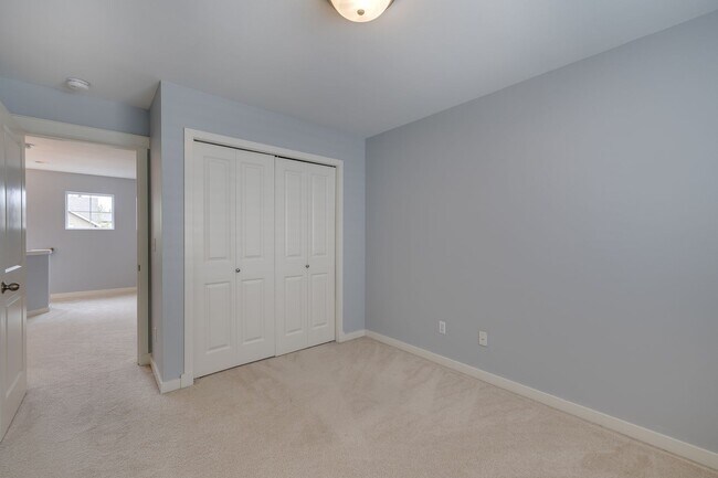 Building Photo - 4 Bedroom PLUS Bonus Room at Carriage Park...