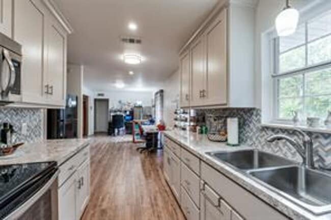 Building Photo - 6706 Flamingo Rd