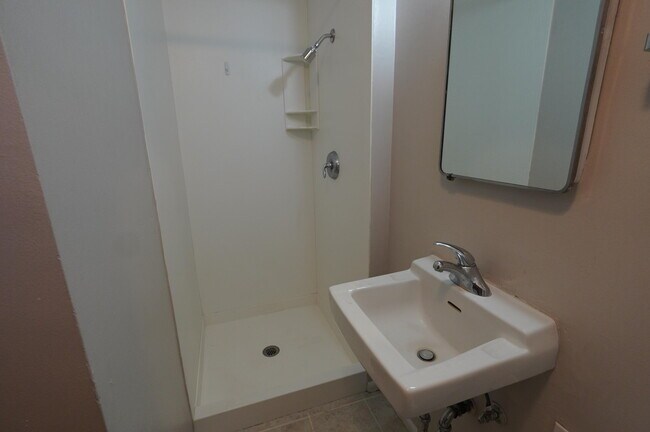 Building Photo - 2806 San Pedro Dr NE