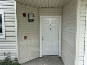 Building Photo - 2560 Woodgate Blvd