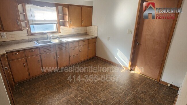 Building Photo - 5435A N 40th St