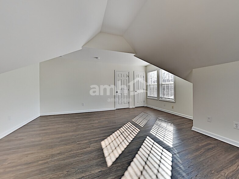 Building Photo - 8008 Willowglen Dr