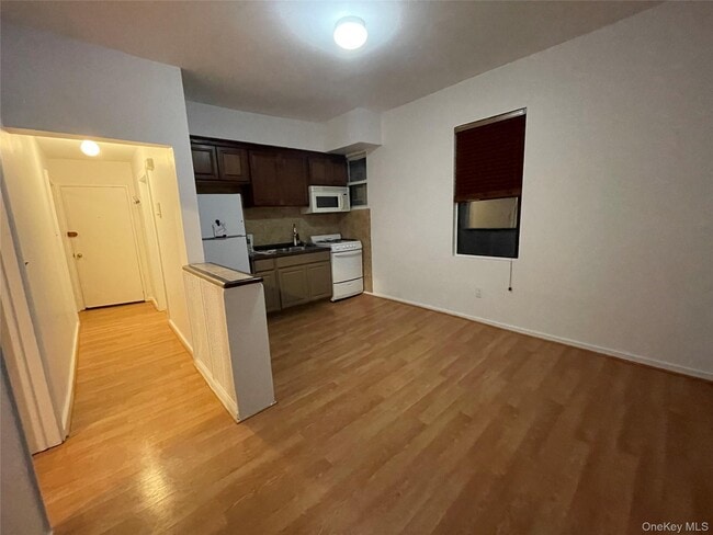 Building Photo - 90 Main St