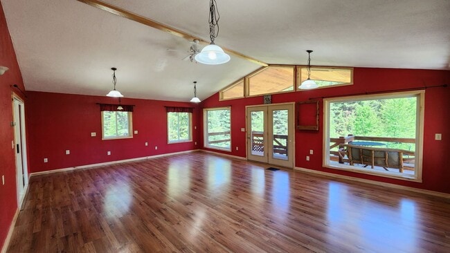 Building Photo - Beautiful Home in Condon