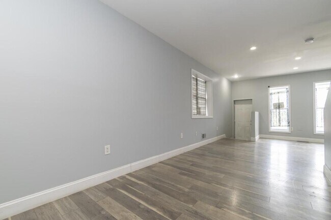 Building Photo - 2018 N Monroe St